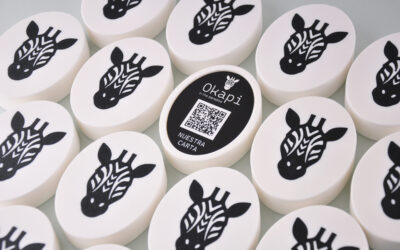 Soportes Impresión 3D con logo + Placa de plástico grabada con láser